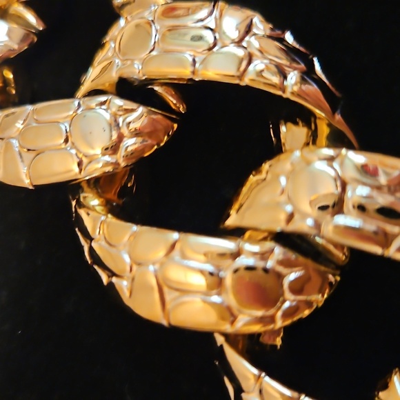 Light Weight Heavy Looking Goldtone Chain Necklace - Picture 3 of 6